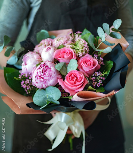 Canvas Print nice bouquet in the hands