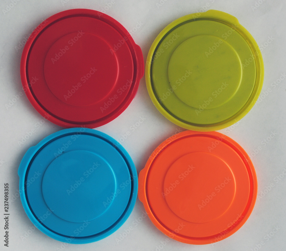 Vasos de colores de plastico