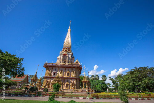 Wat Chaithararam or Chalong Temple It is a beautiful temple in Phuket, a beautiful pagoda and a history of Buddhism, and is a learning center in various ceremonies.