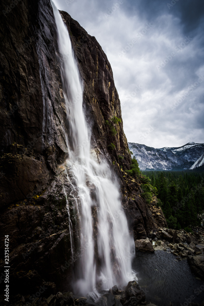 Obraz premium Lower Yosemite Falls Morning, Yosemite National Park, California 