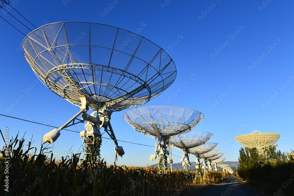 Fototapeta premium The observatory in the evening,The silhouette of a radio telescope