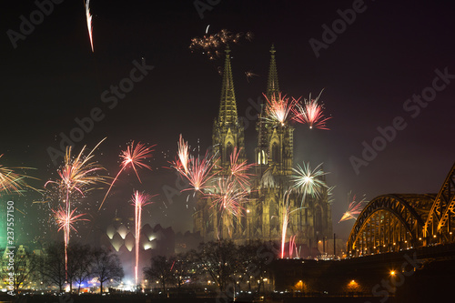 Canvas Print New Year's Eve fireworks display near the cathedral in Cologne, Germany