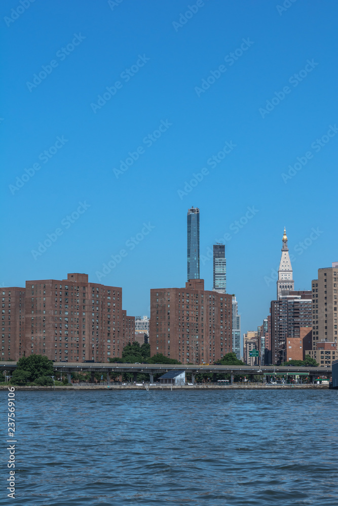 Fototapeta premium East River along the East Village, Manhattan, NYC