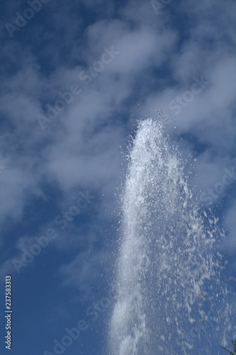 Fototapeta Naklejka Na Ścianę i Meble -  fountain in the sky,sky, water, blue, clouds, fountain,geysir, day,