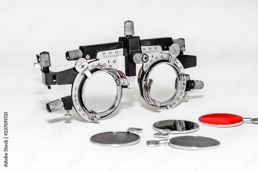 Universal test frame for the selection of lenses in the optical store