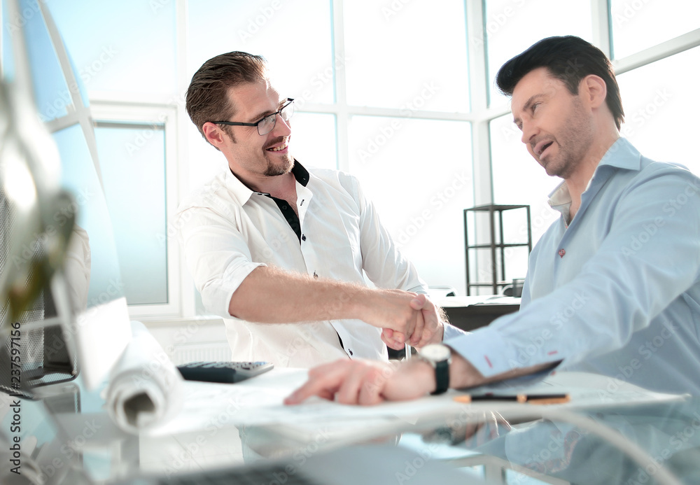 handshake Manager and client near the table handshake Manager and client near the table