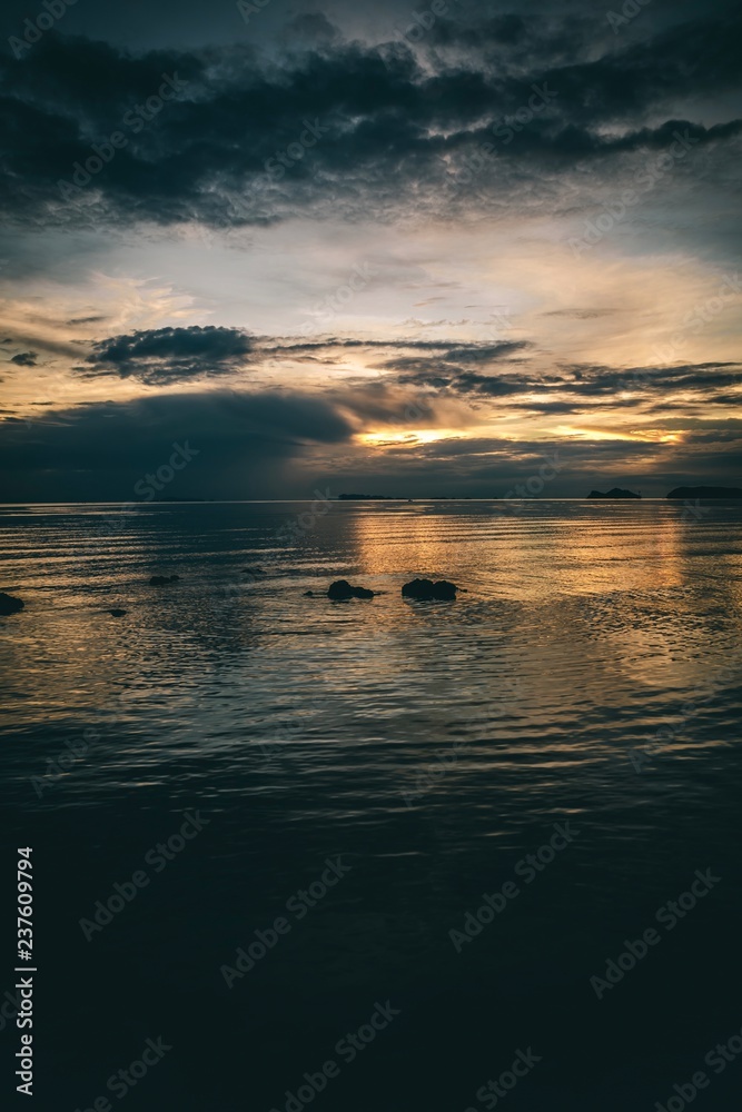 Fototapeta premium Night beach sunset