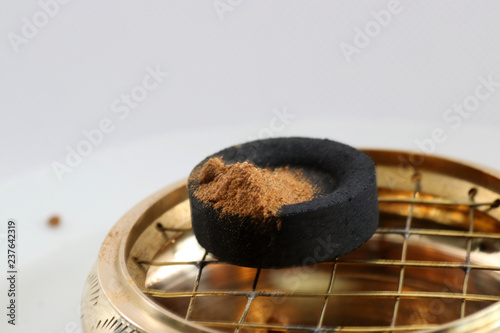 Frankincense resin is coarse-grained to lumpy and of translucent brown-yellow to reddish-brown color. 