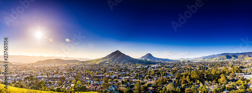 Canvas Print Sun in the Blue Sky over City