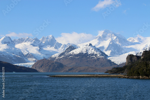 Ainsworth Bucht und Marinelli Gletscher in Patagonien. Chile photo