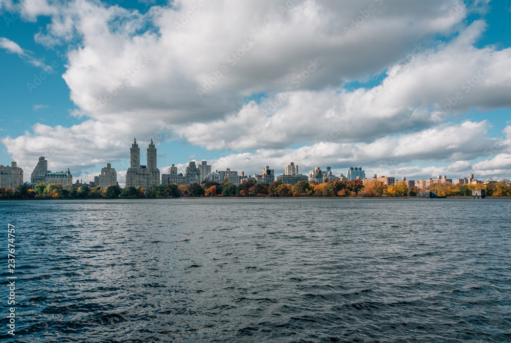 Buildings in the Upper West Side and the Jacqueline Kennedy Onassis Reservoir, in Central Park, Manhattan, New York CIty