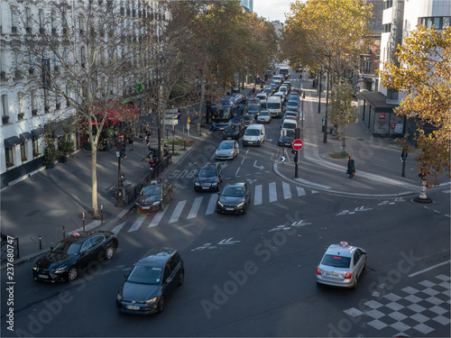 la circulation Boulevard Diderot à Paris © Francois