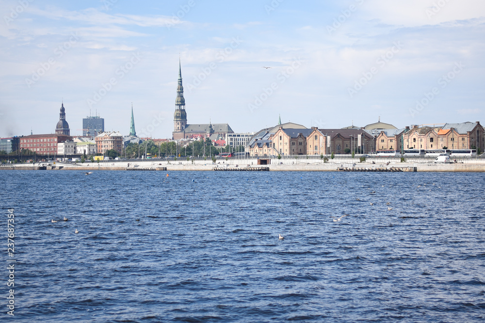 Obraz premium Riga, view of the old city from the water