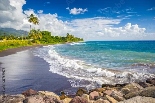 Obraz Plaża na wyspie St. Kitts z czarnym piaskiem