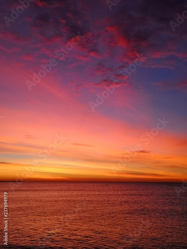 lever de soleil sur la mer © ascain64