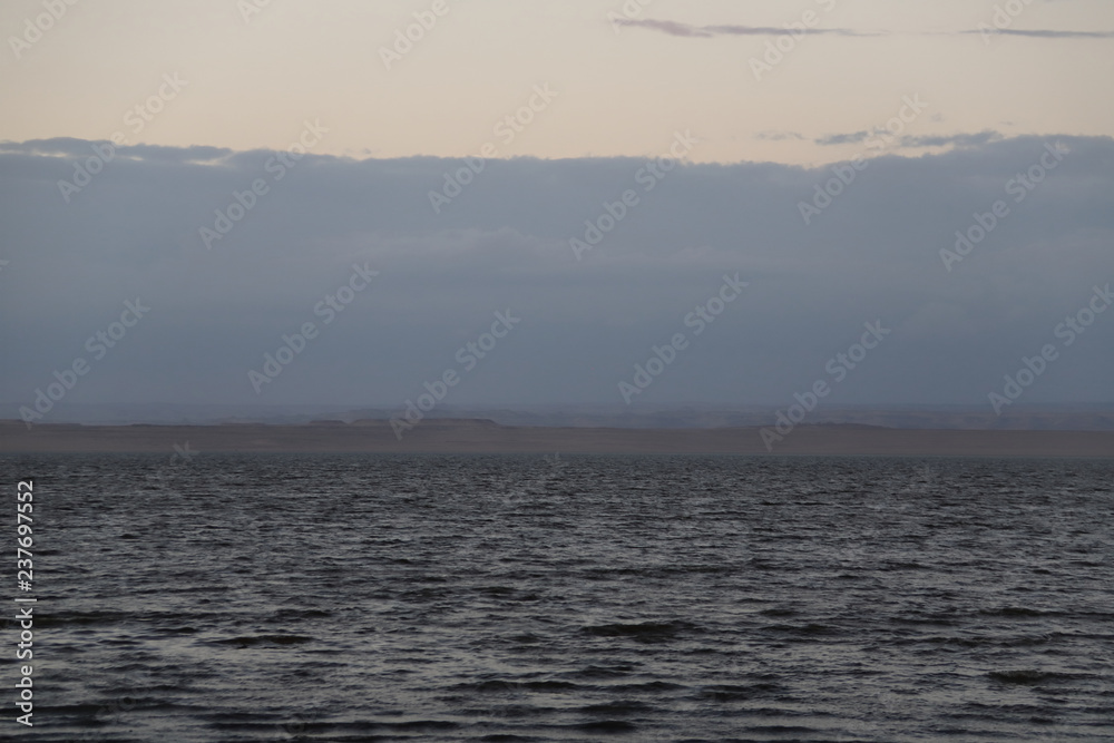 Obraz premium Qarun Lake and the desert