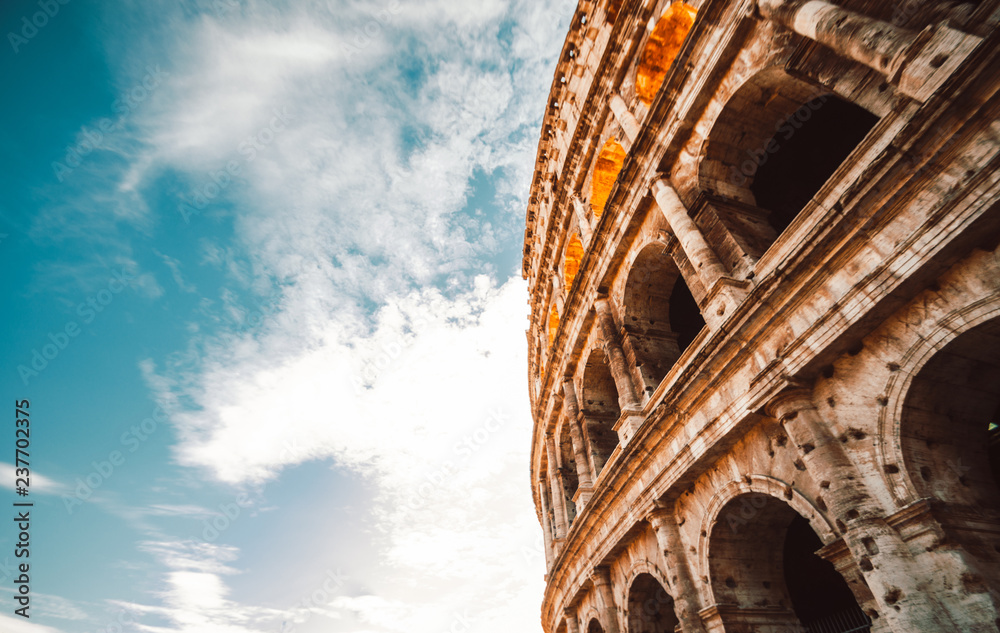 Obraz premium Dramatic sky over Colosseum in Rome