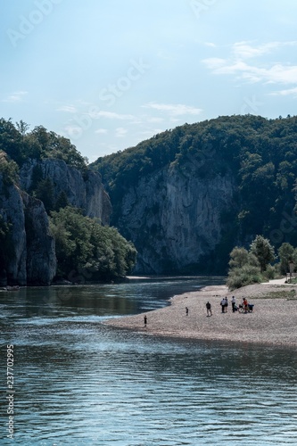 Obraz na płótnie Donaudurchbruch - river through mountain w salonie