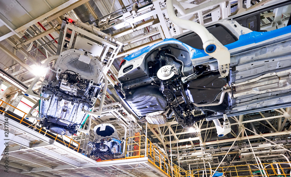 Cars on the car production line are in production on the conveyor belt