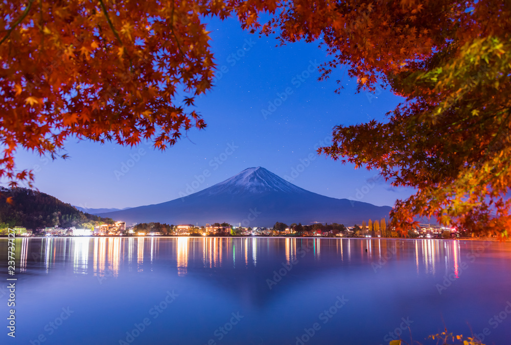 Fototapeta premium Mount Fuji, Autumn in Mt. Fuji, Japan - Lake Kawaguchiko , Colorful Autumn Season and Mountain Fuji with morning sunrise and red leaves at lake Kawaguchiko, Japan.