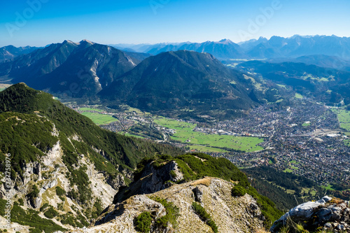 Blick auf Garmisch und Estergebirge