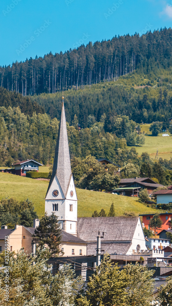 Smartphone HD wallpaper of beautiful alpine view near Saalfelden - Salzburg - Austria