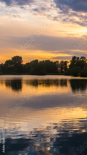Smartphone HD Wallpaper of beautiful sunset with reflections near Plattling - Isar - Bavaria - Germany