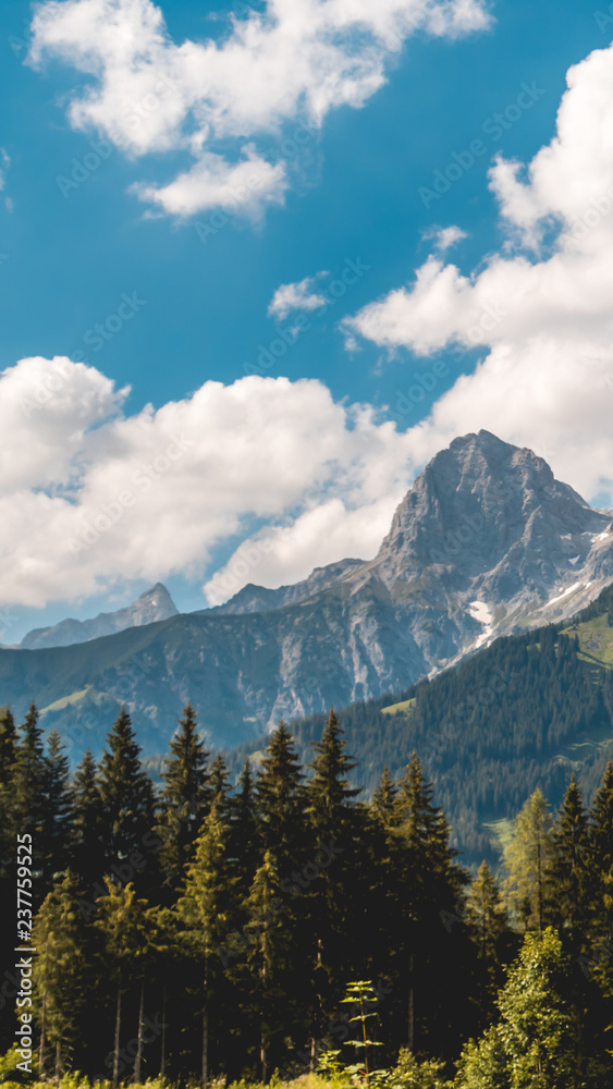 Smartphone HD wallpaper of beautiful alpine view near Saalfelden - Salzburg - Austria