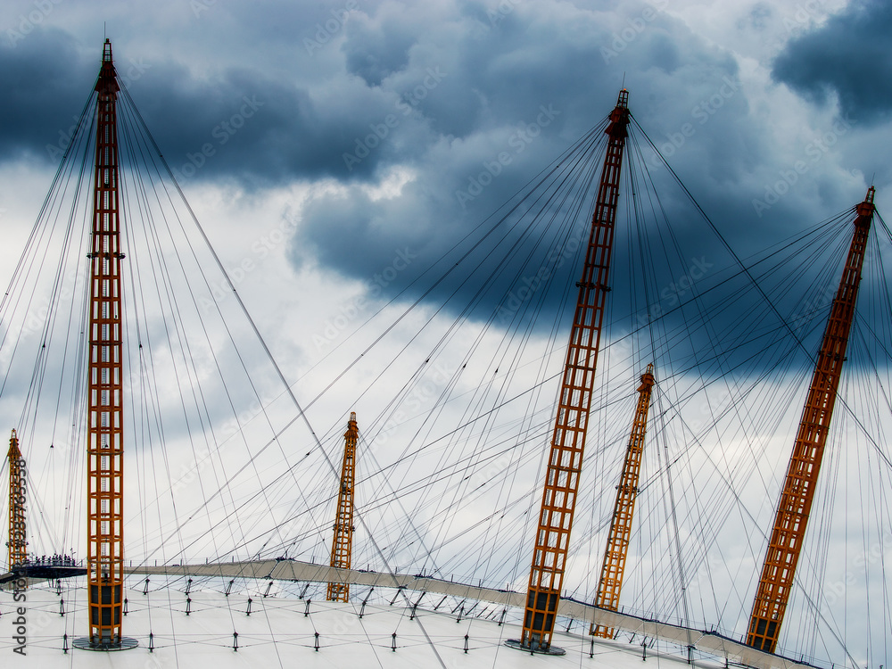 Obraz premium Supporting Cables On Modern Architecture