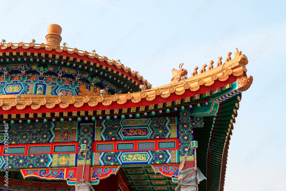 Painted brackets and glazed tile decoration Painted brackets and glazed tile decoration