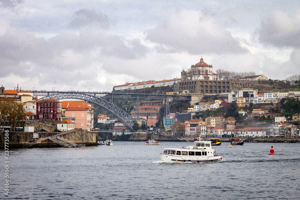 Fototapeta premium Porto Cityscape on a Cloudy Day