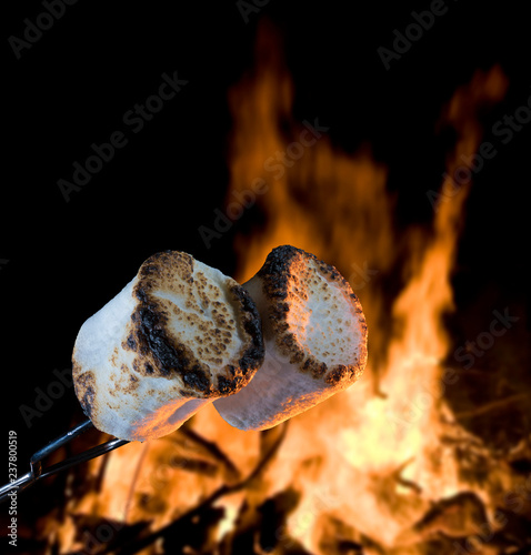 Campfire treat cooking © Guy Sagi
