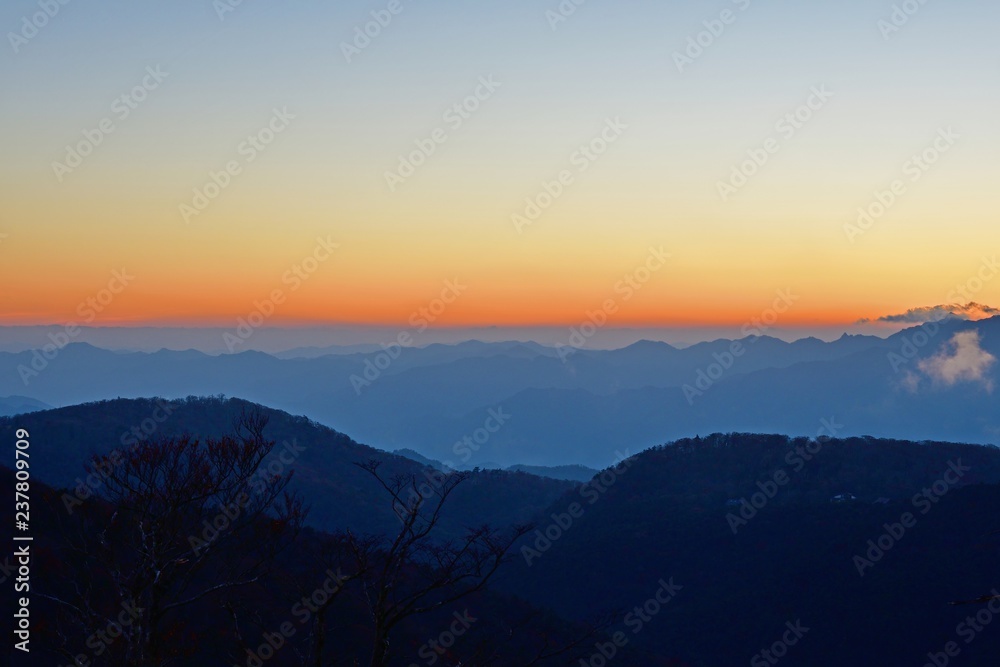 大台ケ原山日出ヶ岳からの日没直後の情景