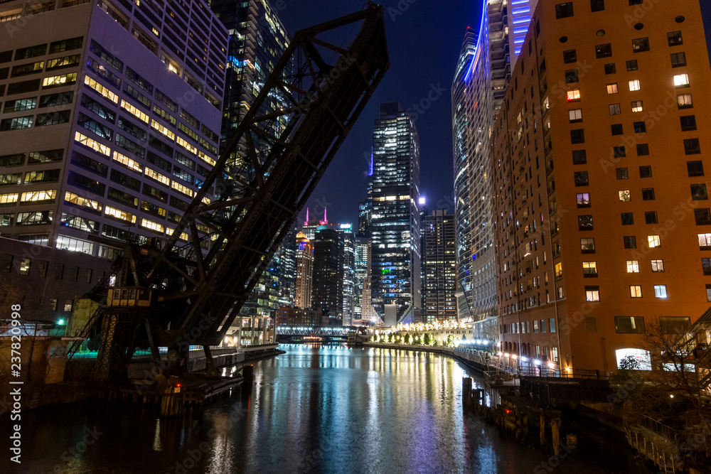 Kinzie Street rail bridge