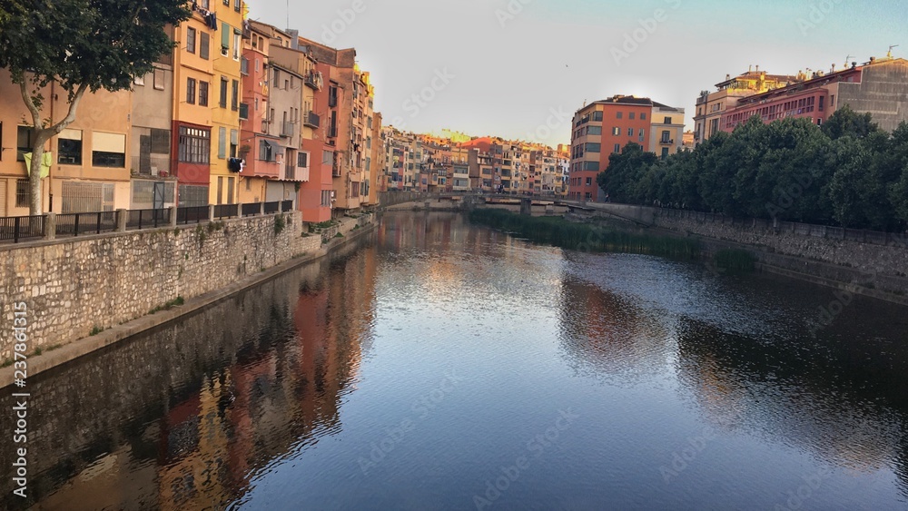 Fototapeta premium Casas del rio de Girona