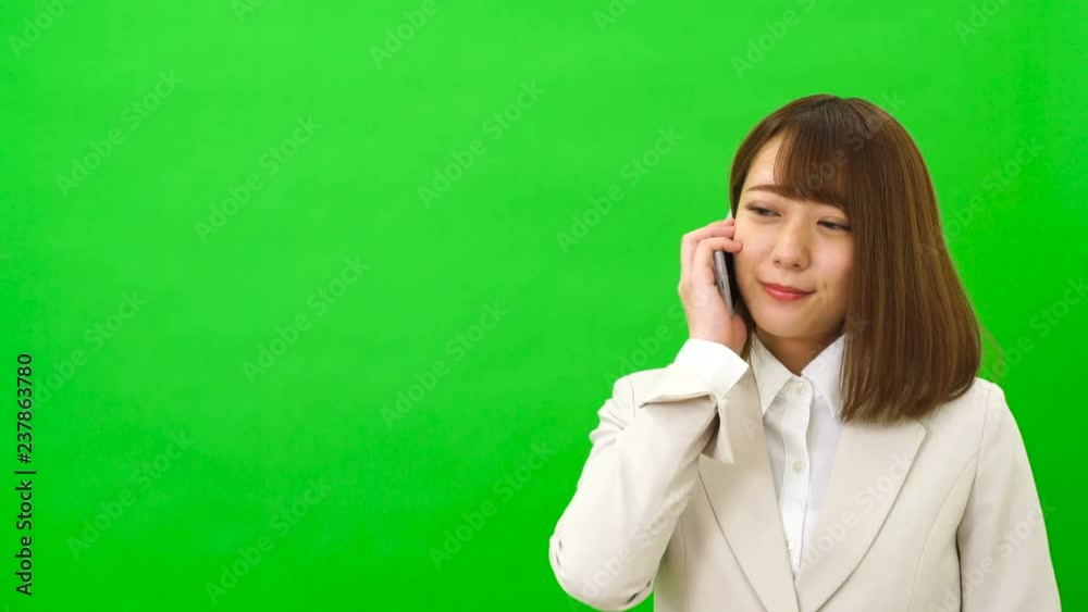 スマートフォン・女性・悩むから解決・クロマキー・ スマートフォン・女性・悩むから解決・クロマキー・