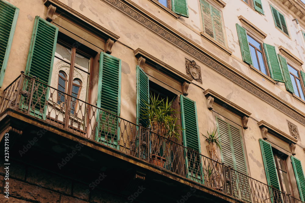 Naklejka premium Beautiful and historic architecture of the streets of Florence in Italy