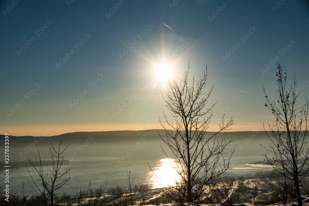 river, mountains, tree, sun, glare on the water, nature, walk