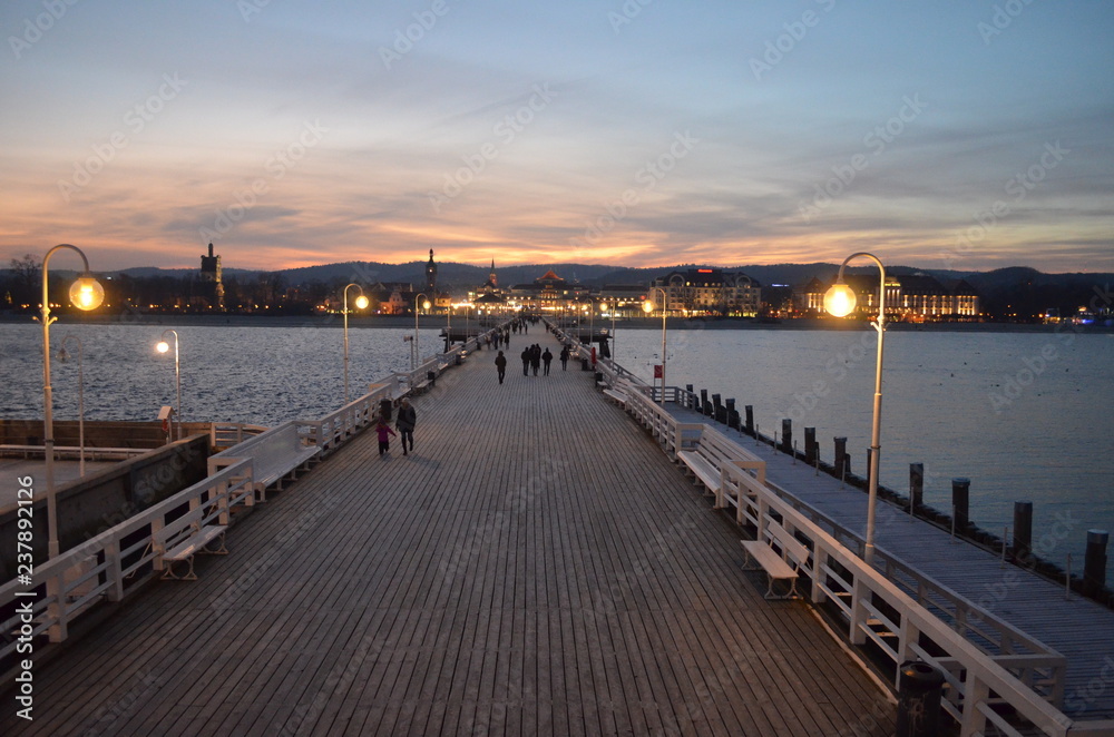 Sopot - widok na miasto z mola, wieczorem