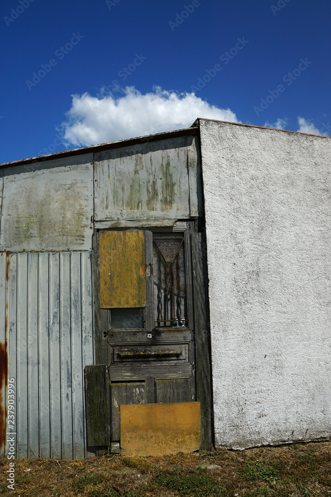 cabane de pêcheur en tôle