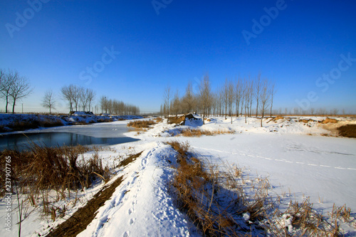 Winter scenery, rivers and the snow © YuanGeng