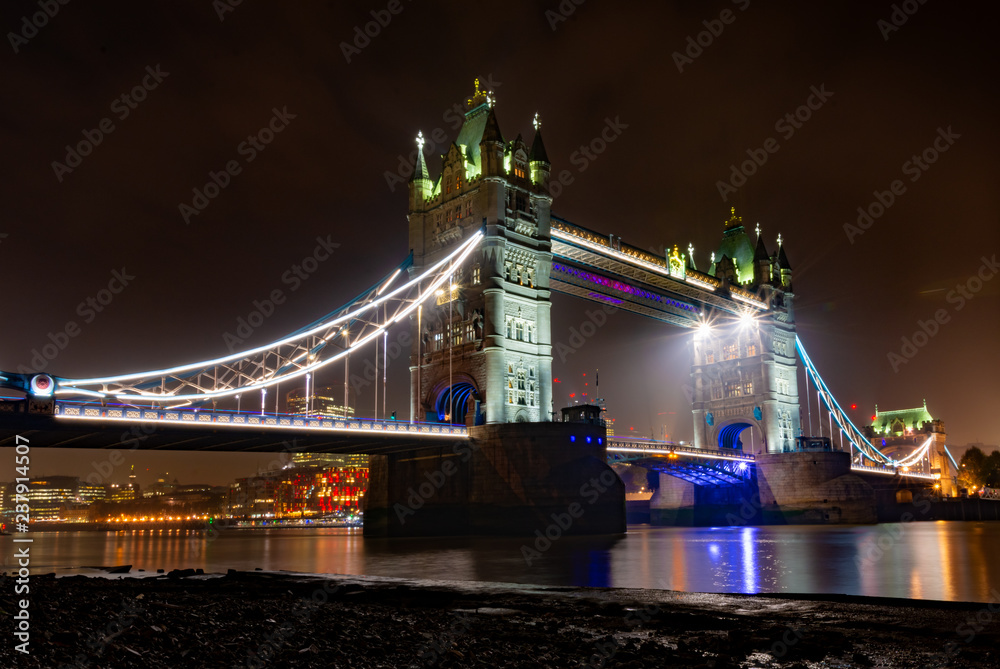 Obraz premium Tower Bridge London, Taken at Night from the South Bank of the Thames