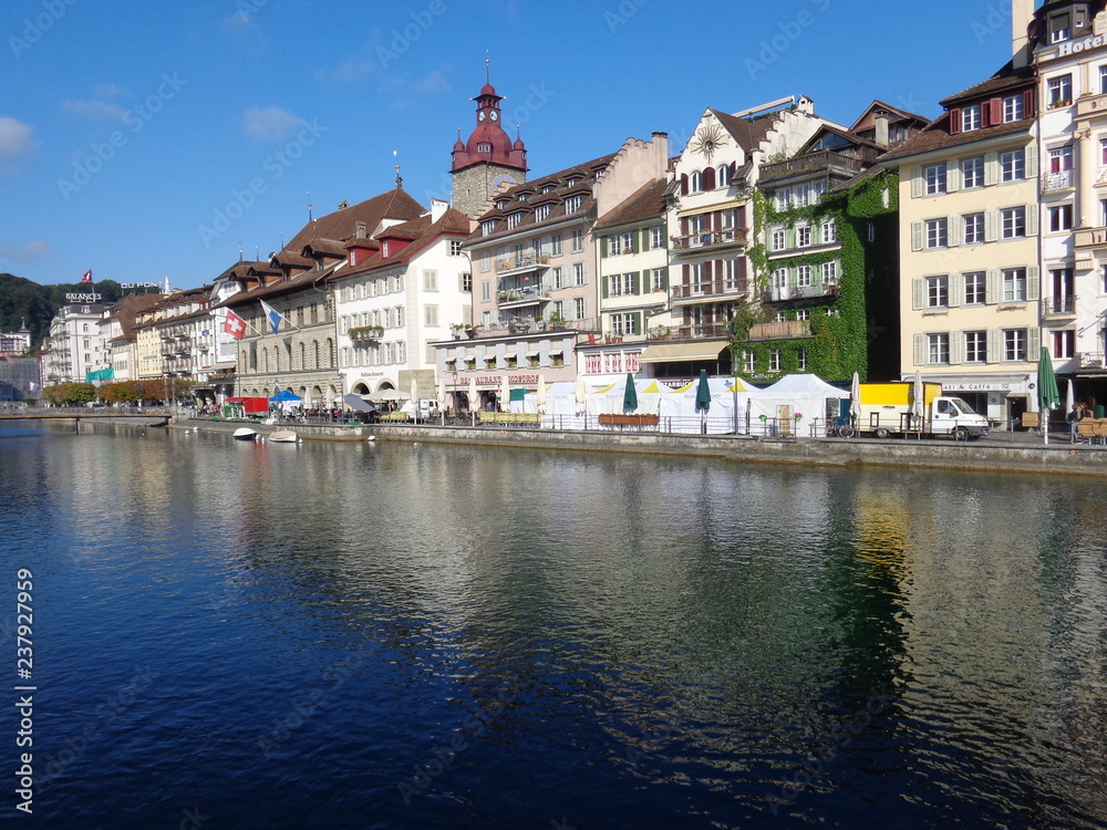 Città sul fiume - Svizzera
