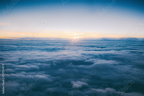 雲海に浮かぶ
