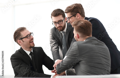 Fotografie business partners gesture show their unanimity