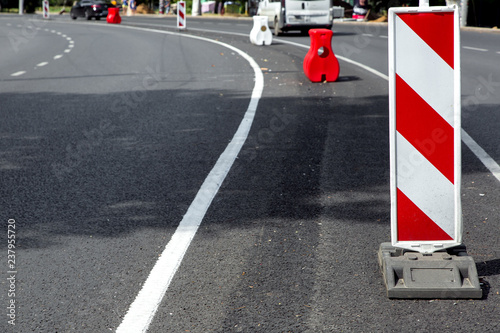 road fence rectangular white-red striped sign warning of repair work. © Александр Беспалый