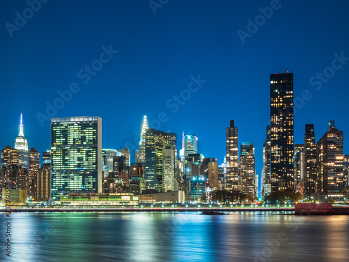 	ニューヨーク　イーストリバーとマンハッタンの摩天楼