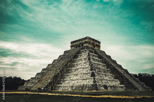Chichén Itzá, MEXICO photo