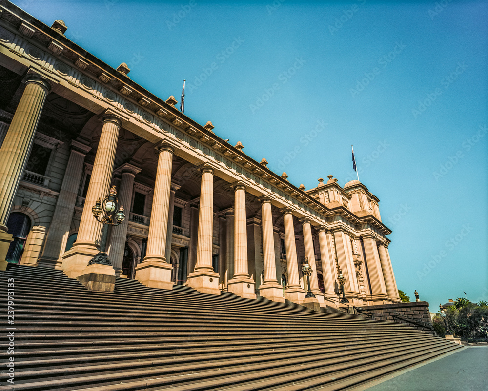 Fototapeta premium The steps and facade of Parliament House, Spring Street, Melbourne, Victoria, Australia.