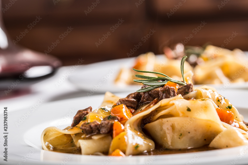 Ταπετσαρία Idalian pasta pappardelle with beef ragout on white plate.
